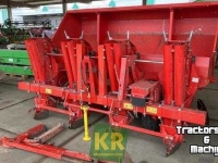 Potato planter Kverneland UN3100 Pootmachine Potato Planter