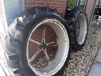 Wheels, Tyres, Rims & Dual spacers Vredestein 13.6 R38, met Molcon 5 ster