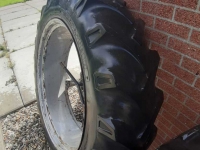 Wheels, Tyres, Rims & Dual spacers Vredestein 13.6 R38, met Molcon 5 ster