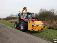 Mowing arm Massey Ferguson 7480 met Herder Grenadier MBK513LS