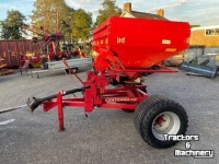 Fertilizer spreader Lely centerliner weegstrooier met onderstel