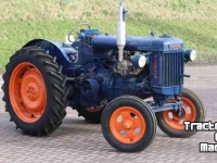 Oldtimers Fordson E27N "Blauwe reiger"