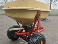 Fertilizer spreader Vicon Kunstmeststrooier op Wielstel