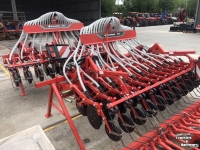 Seed drill Kverneland Opklapbare zaaimachine met FT2 electronisch aangedreven fronttank