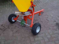 Fertilizer spreader  Jarmet getrokken kunstmeststrooier 200 ltr