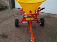 Fertilizer spreader  Jarmet getrokken kunstmeststrooier 200 ltr