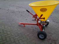 Fertilizer spreader  Jarmet getrokken kunstmeststrooier 200 ltr