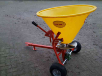 Fertilizer spreader  Jarmet getrokken kunstmeststrooier 200 ltr