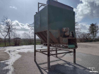 Bulk box tipper  Bunker met kistenkantelaar