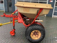 Fertilizer spreader Vicon Kunstmeststrooier / Pendelstrooier