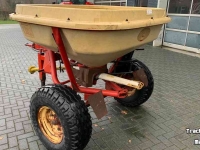 Fertilizer spreader Vicon Kunstmeststrooier / Pendelstrooier