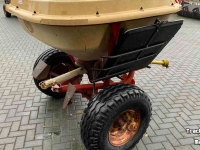 Fertilizer spreader Vicon Kunstmeststrooier / Pendelstrooier