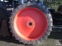 Wheels, Tyres, Rims & Dual spacers Claas KLEBER 300/95R52 + 10-52 velg