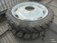 Wheels, Tyres, Rims & Dual spacers Kleber 11.2R44 Super 3 banden met wielen 6 steek 430 mm 12 steek 350 mm