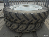 Wheels, Tyres, Rims & Dual spacers Kleber 11.2R44 Super 3 banden met wielen 6 steek 430 mm 12 steek 350 mm