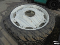 Wheels, Tyres, Rims & Dual spacers Kleber 11.2R44 Super 3 banden met wielen 6 steek 430 mm 12 steek 350 mm