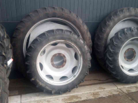 Wheels, Tyres, Rims & Dual spacers  Cultuurwielen 12.4r46 en 11.2r32 Case / International