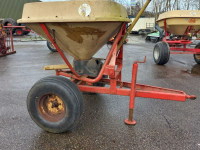 Fertilizer spreader Vicon Pendelstrooier