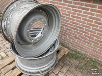 Wheels, Tyres, Rims & Dual spacers  Velgen 30" 10 gaats tbv 540/65R30 verstelbaar Deutz grijs