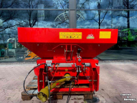 Fertilizer spreader  Kunstmeststrooier