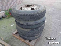 Wheels, Tyres, Rims & Dual spacers  8,25-20 met 8 gaats velgen