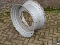 Wheels, Tyres, Rims & Dual spacers Steyr dw15lx30