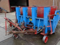 Potato planter Gruse VL-4 getrokken bekerpootmachine