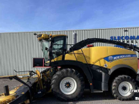 Forage-harvester New Holland FR550 + 8 rij maisbek 60BTIE