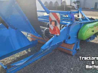 Onion harvester  Uienrooier / Uienrooimachine