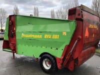 Silage-block distribution wagon Strautmann BVW 801 Blokkendoseerwagen Blokkenwagen