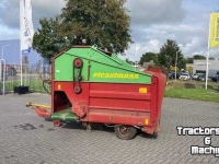 Silage-block distribution wagon Strautmann BVW Blokkenwagen