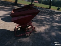 Fertilizer spreader Lely Kunstmeststrooier