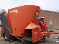 Vertical feed mixer Trioliet VT 1200 Voermengwagen Feedmixer