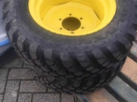 Wheels, Tyres, Rims & Dual spacers Galaxy 240/70R16 Voorbanden