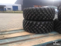 Wheels, Tyres, Rims & Dual spacers Galaxy 240/70R16 Voorbanden