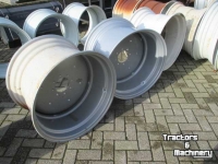 Wheels, Tyres, Rims & Dual spacers New Holland 4X DW20x30 150/203/8 vast/ 4x W18x28 zonder binnen plaat