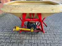 Fertilizer spreader Vicon pendelstrooier