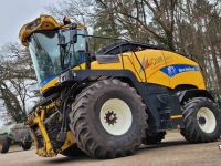 Forage-harvester New Holland FR9060 incl. voorzetstukken: PU en 8rij maisbek