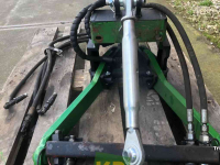 Front-hitch & Pto John Deere Fronthef / Front-hef voor / passend aan John Deere 2520 Compact tractor