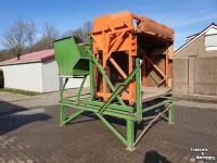 Bulk box tipper  Kistenkantelaar