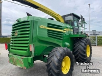 Forage-harvester John Deere 7300-4 WD