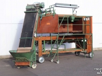 Sorting machine Schouten Schouten Kwartet aardappelsorteermachine   80 cm breed Schoksorteerder  Sta-zitmodel  Zwenkbare Elevator