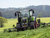 Tedder Fendt Nieuw!  Lotus 770 met ‘haaktanden’