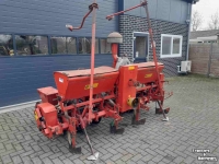 Seed drill Becker Aeromat T4 Maiszaaimachine